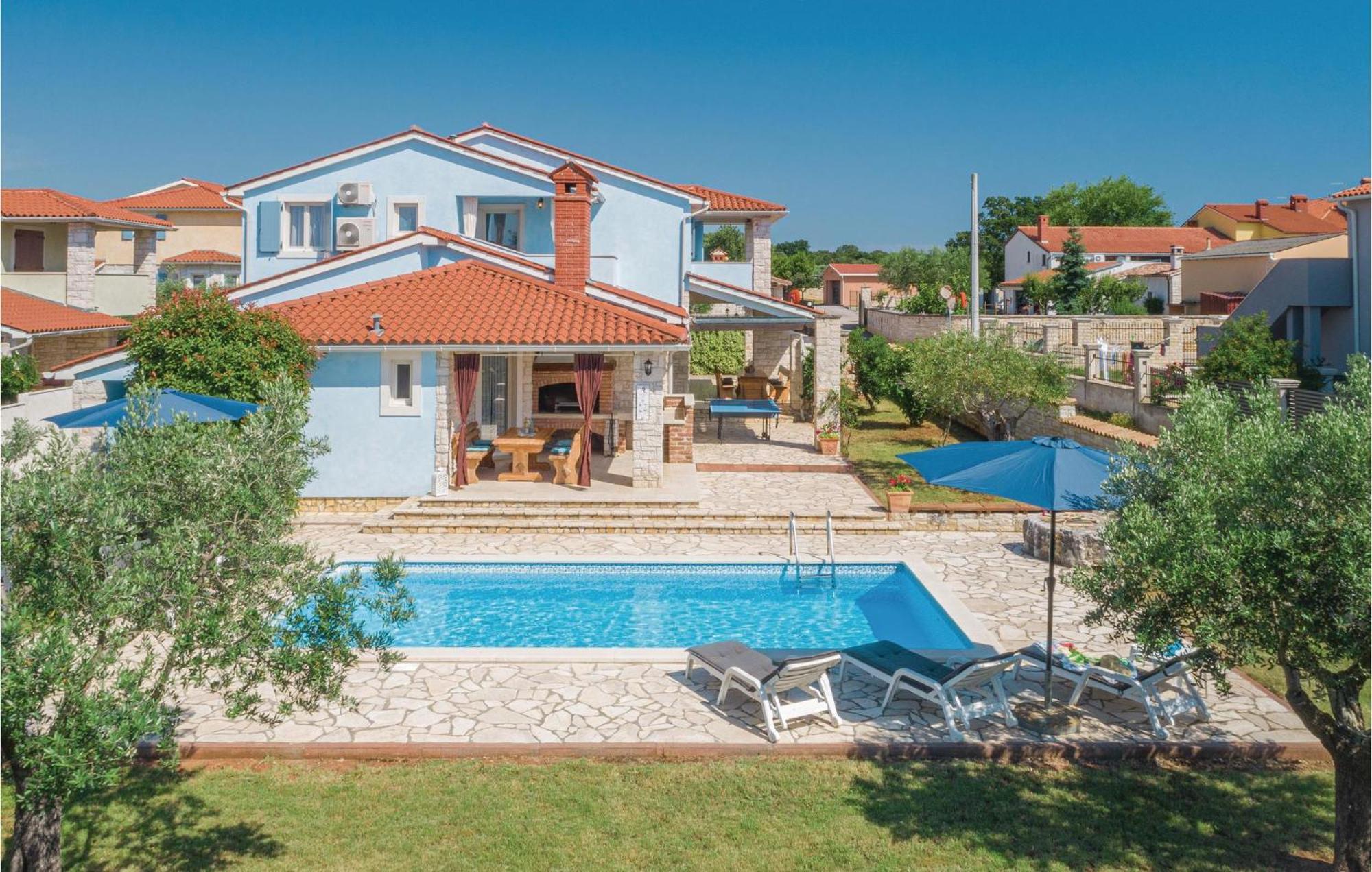 4 Bedroom Awesome In Golubovo * Gajana
